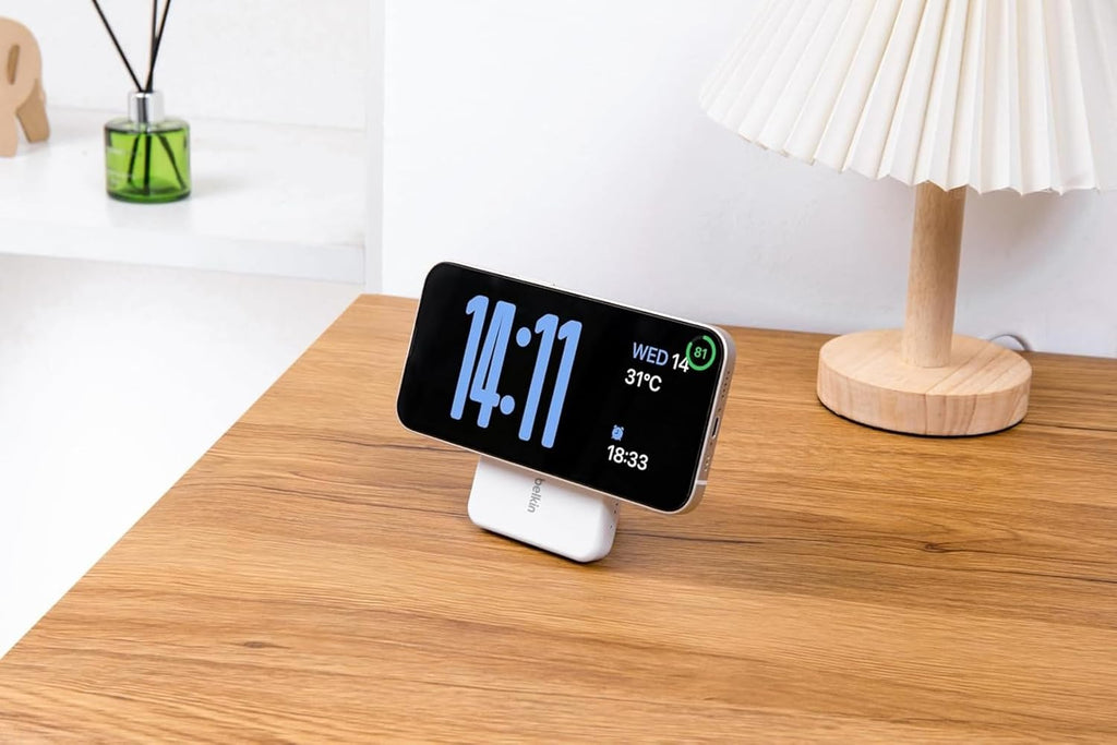 Belkin MagSafe対応 ワイヤレスモバイルバッテリー 5000mAh 最大7.5W キックスタンド付き ホワイト